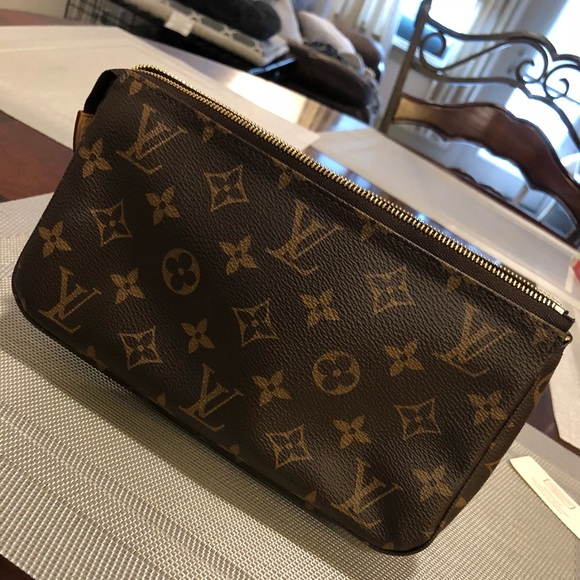 Louis Vuitton Handbags - Louis Vuitton clutch